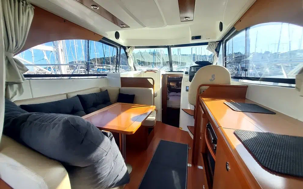 slider 5 Beneteau Antares 30 Fly