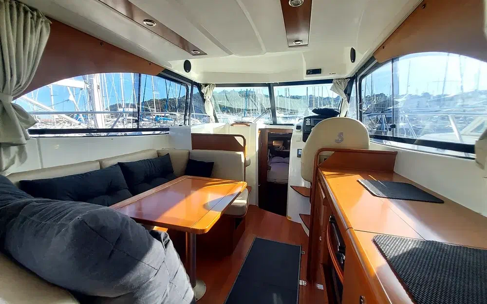 slider 6 Beneteau Antares 30 Fly