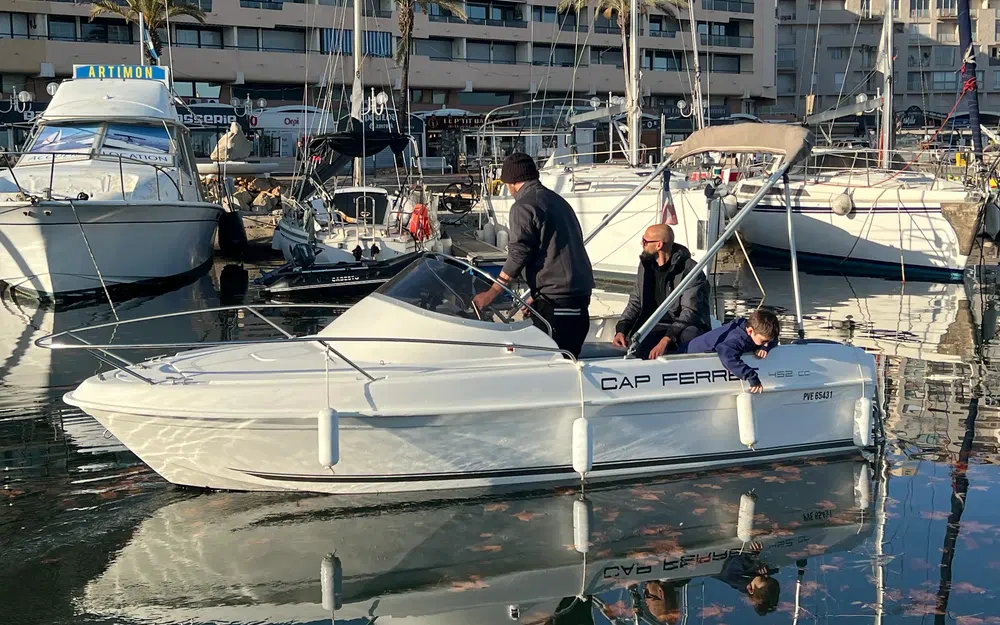 slider 0 B2 Marine Cap Ferret 452