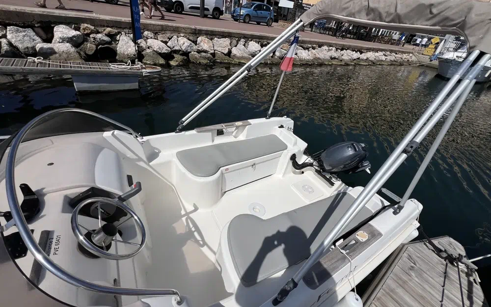 slider 1 B2 Marine Cap Ferret 452