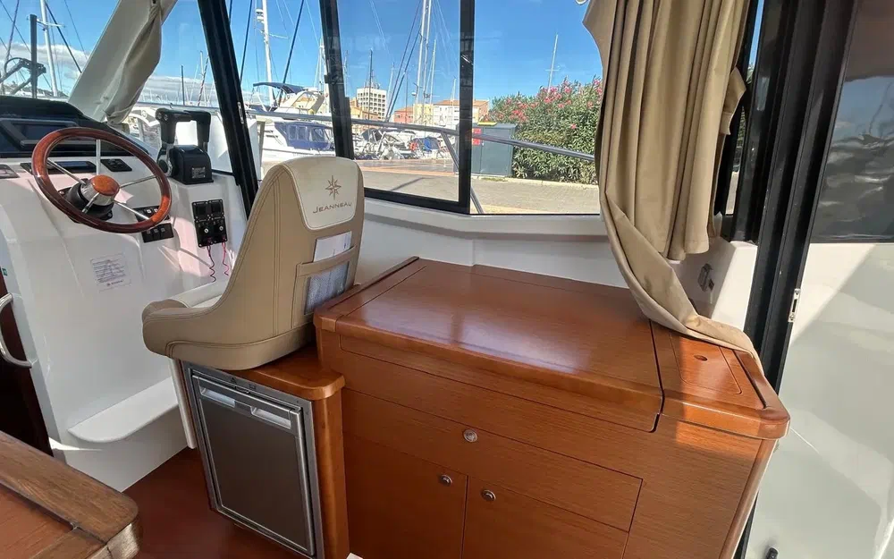 slider 9 Jeanneau Merry Fisher 855