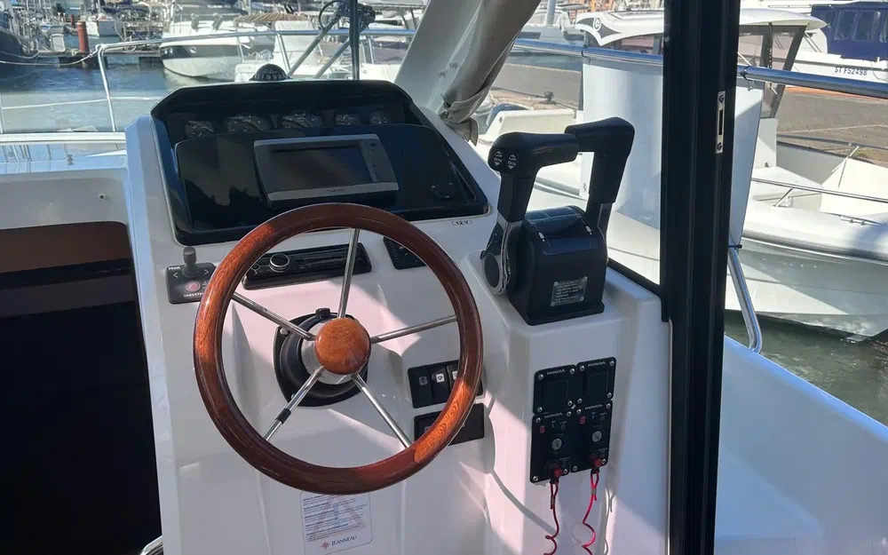 slider 11 Jeanneau Merry Fisher 855