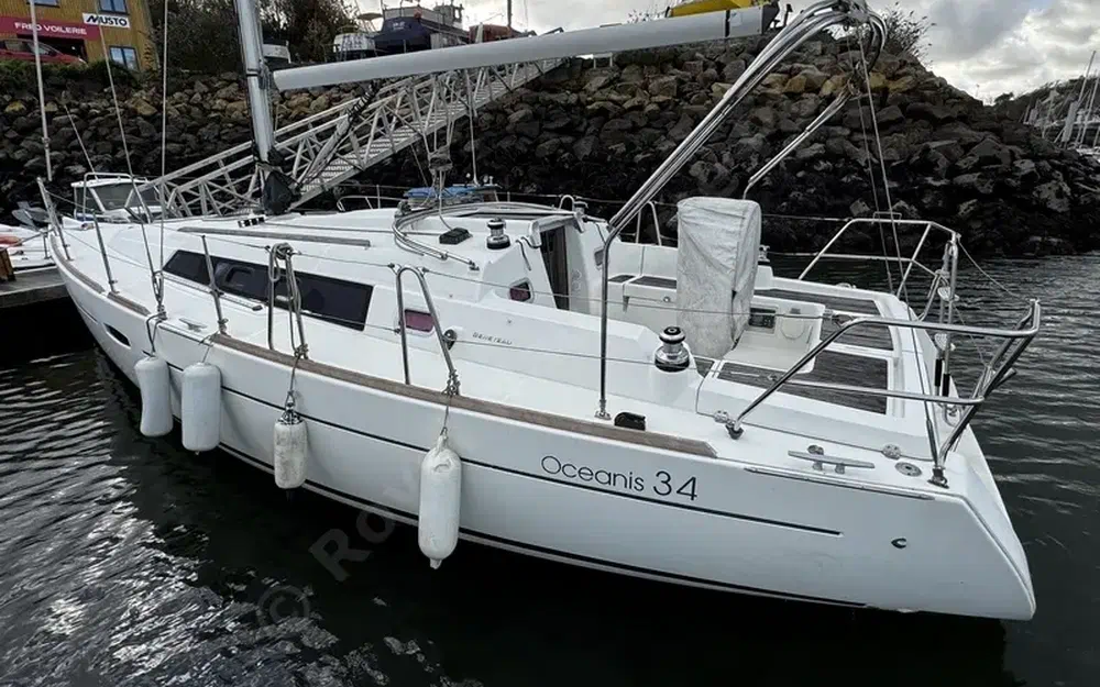slider 2 Beneteau Oceanis 34