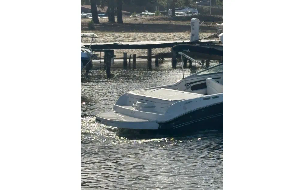 slider 1 Sea Ray 220 Sunsport