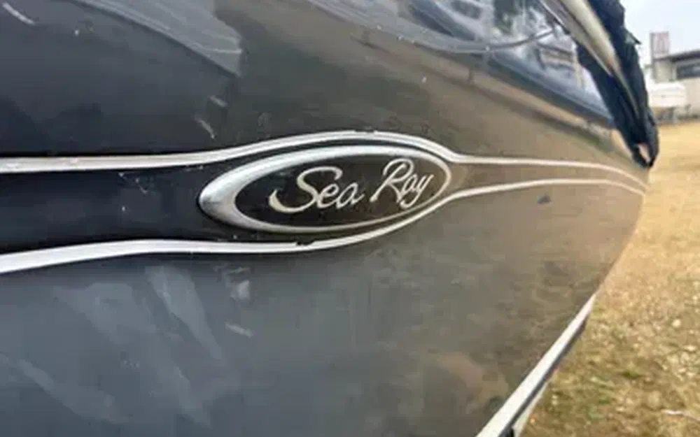 slider 2 Sea Ray 220 Sunsport