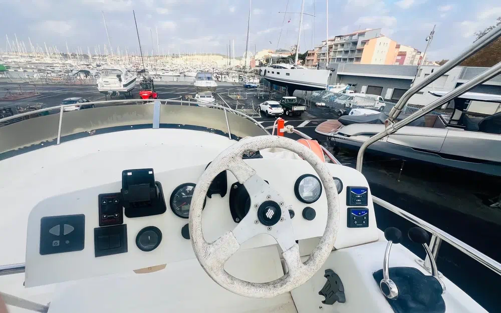 slider 3 ST Boats 34 Cruiser Fly