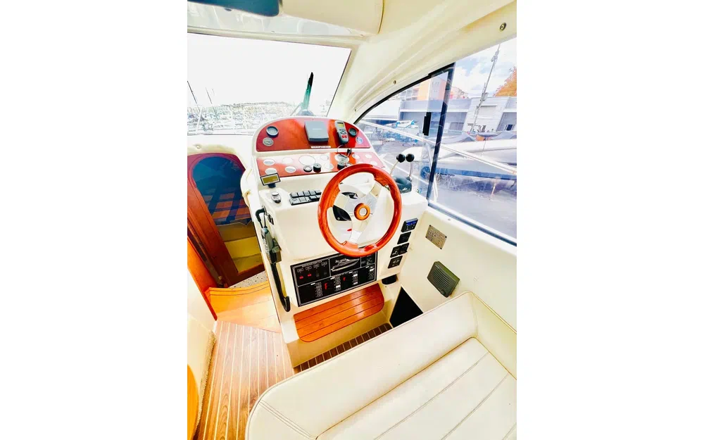 slider 6 ST Boats 34 Cruiser Fly