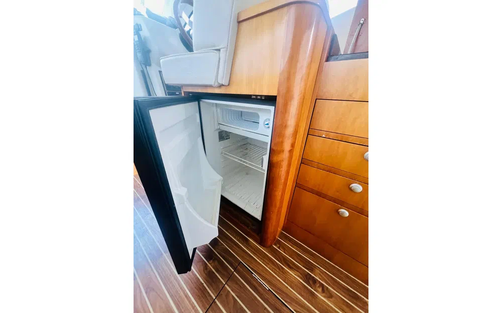 slider 7 ST Boats 34 Cruiser Fly