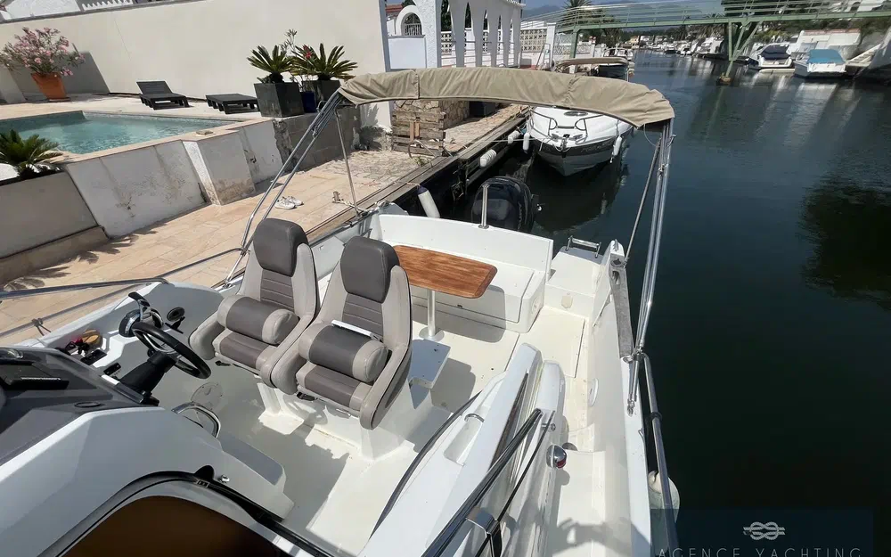 slider 9 Jeanneau Cap Camarat 8.5 WA