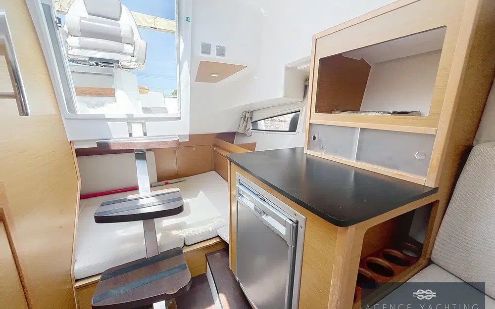 slider 16 Jeanneau Cap Camarat 8.5 WA