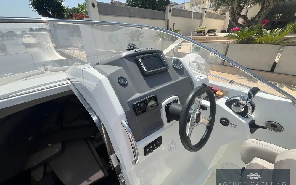 slider 4 Jeanneau Cap Camarat 8.5 WA