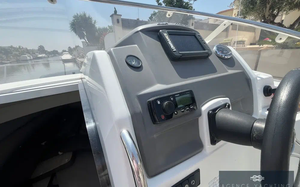 slider 5 Jeanneau Cap Camarat 8.5 WA