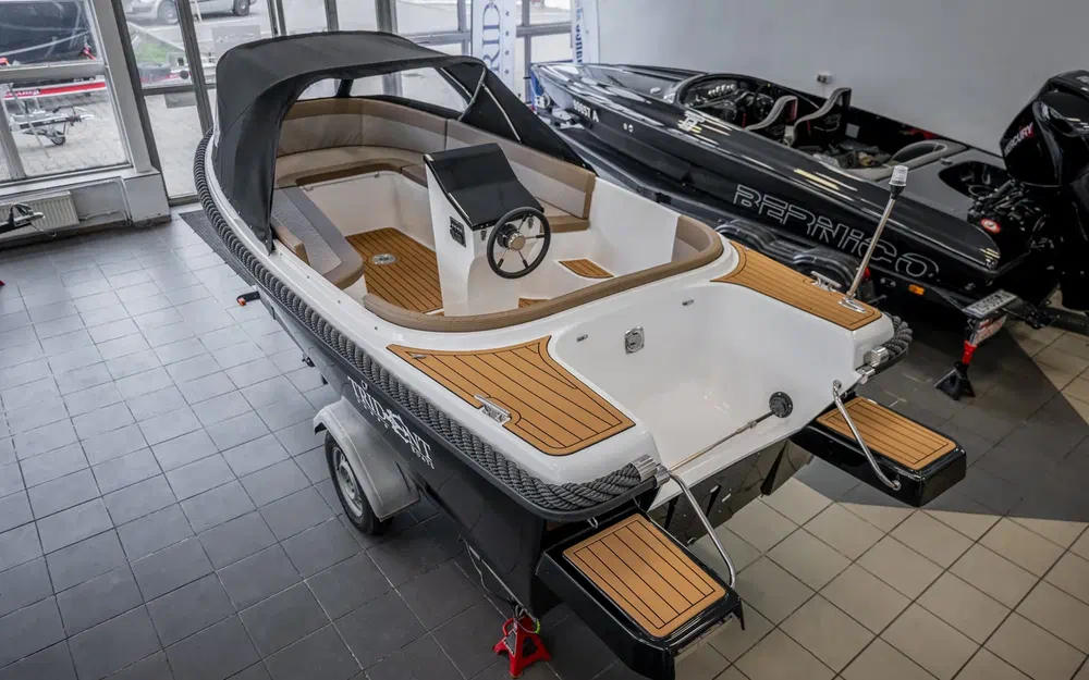 slider 9 Trident Marine 520 classic