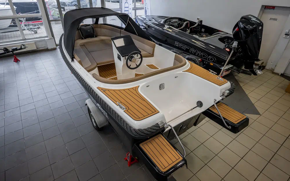 slider 10 Trident Marine 520 classic