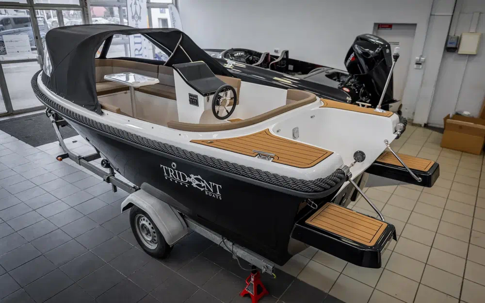 slider 11 Trident Marine 520 classic