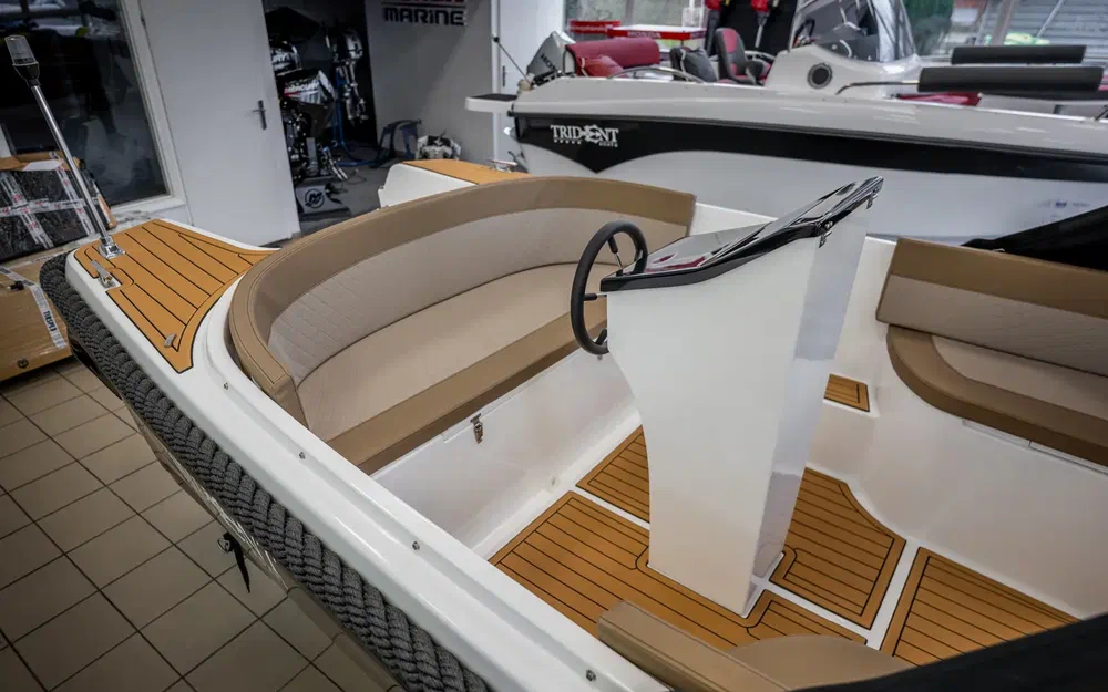 slider 16 Trident Marine 520 classic