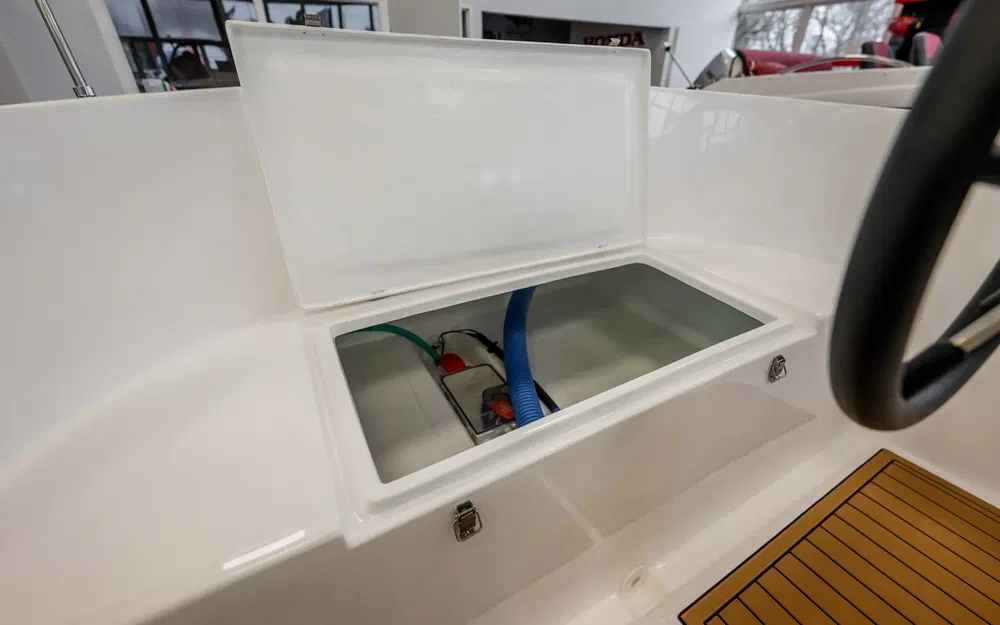 slider 17 Trident Marine 520 classic