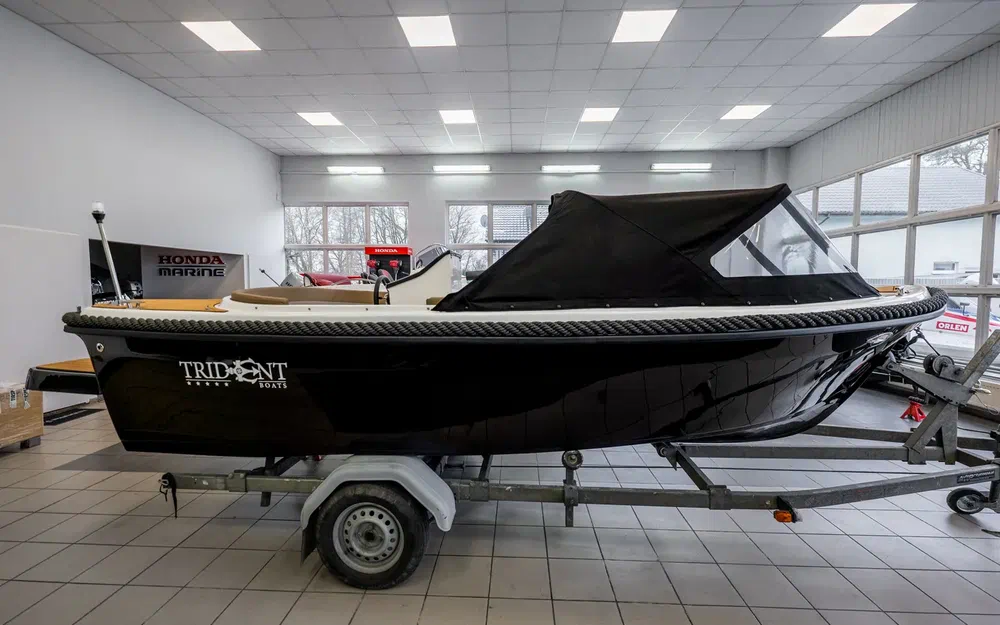 slider 2 Trident Marine 520 classic