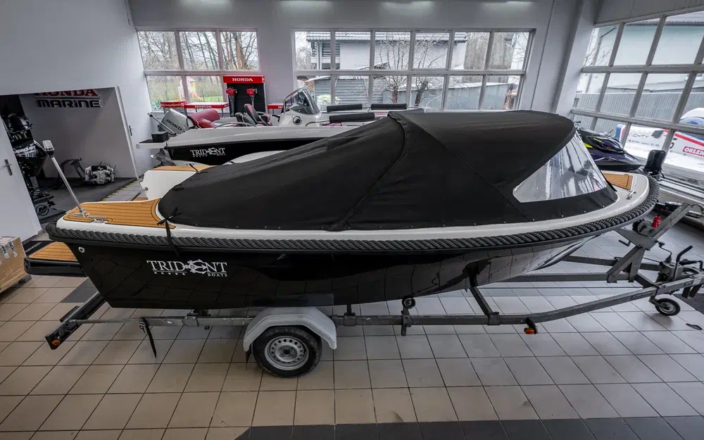 slider 3 Trident Marine 520 classic