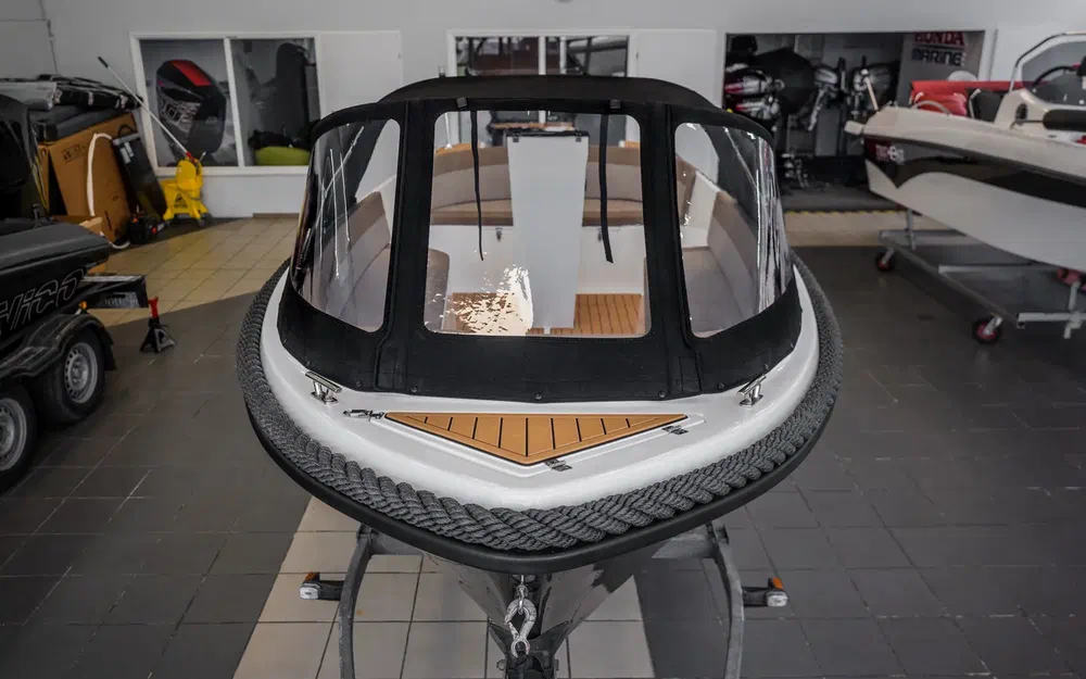 slider 4 Trident Marine 520 classic