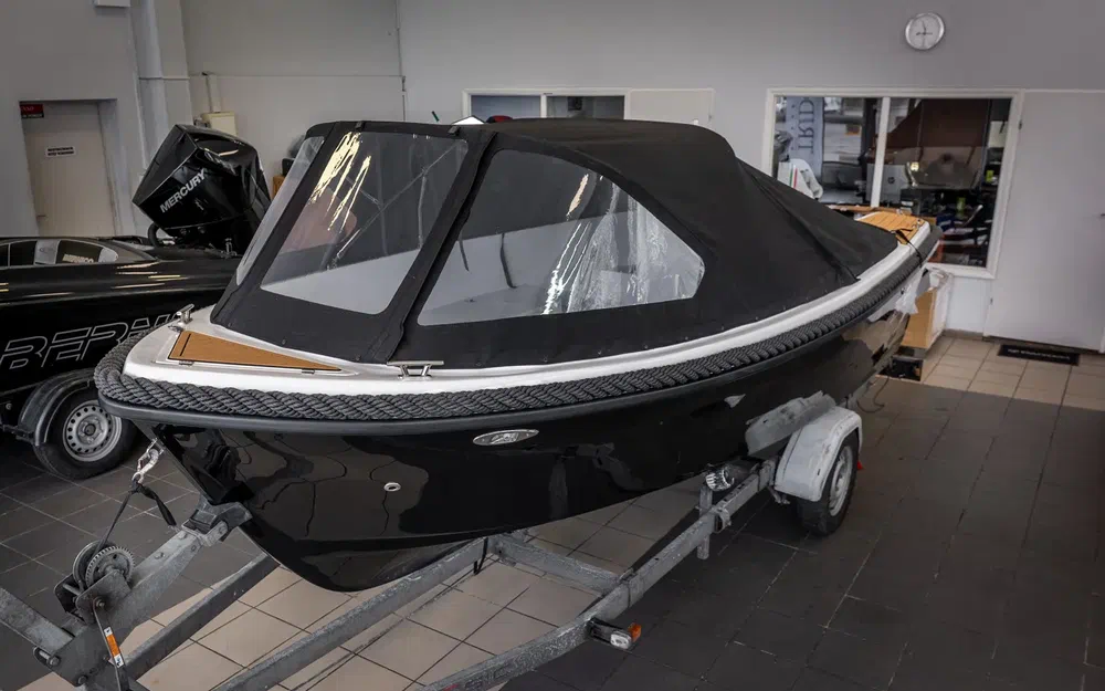 slider 5 Trident Marine 520 classic