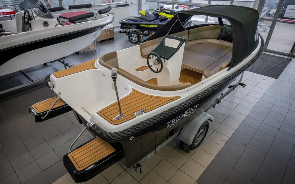 slider 7 Trident Marine 520 classic