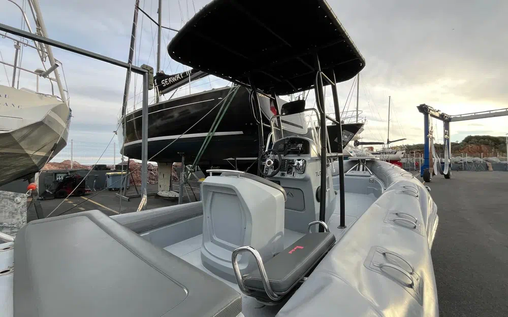 slider 11 Marshall M6