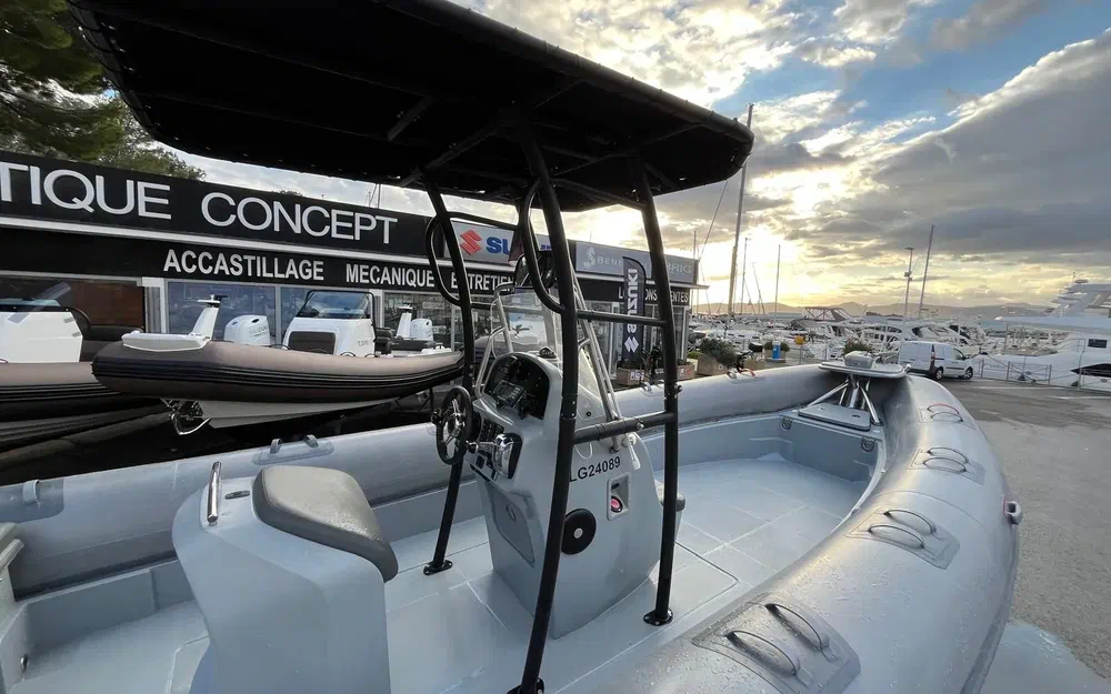 slider 9 Marshall M6