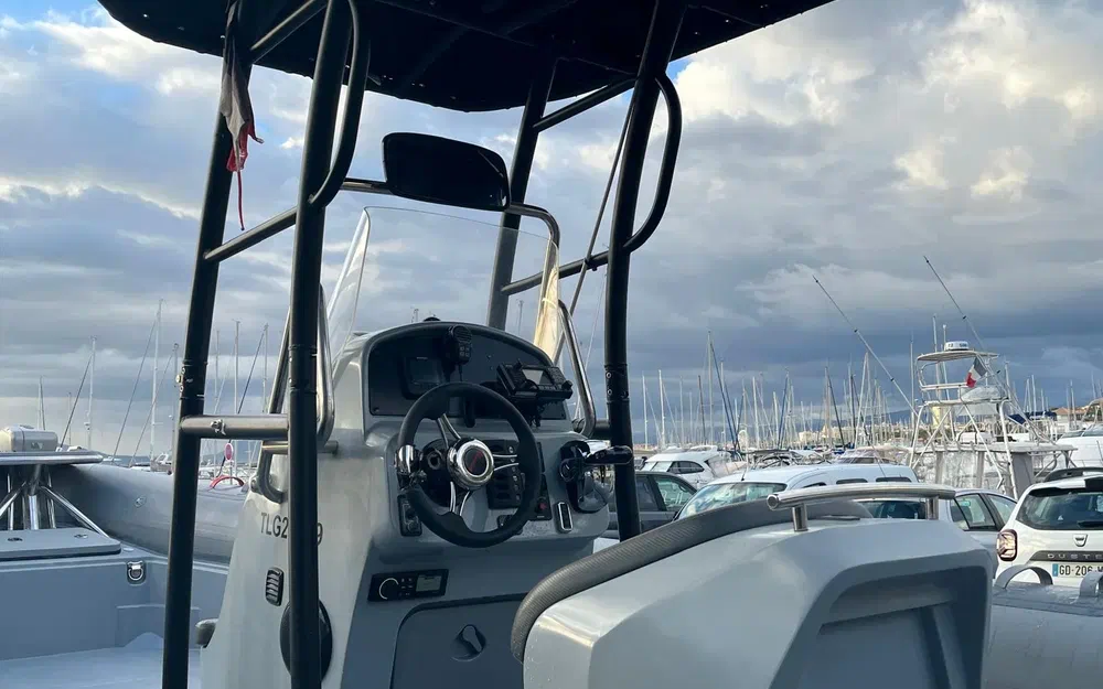 slider 8 Marshall M6