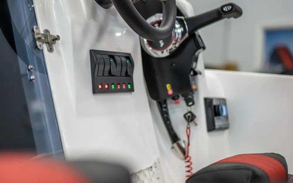 slider 12 Trident Marine 530 SPORT