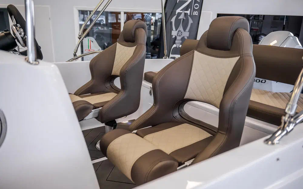 slider 9 Trident Marine 530 SUNDECK