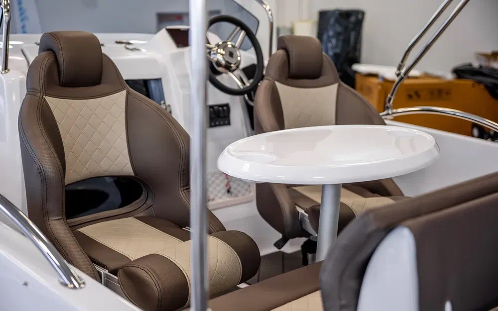 slider 10 Trident Marine 530 SUNDECK