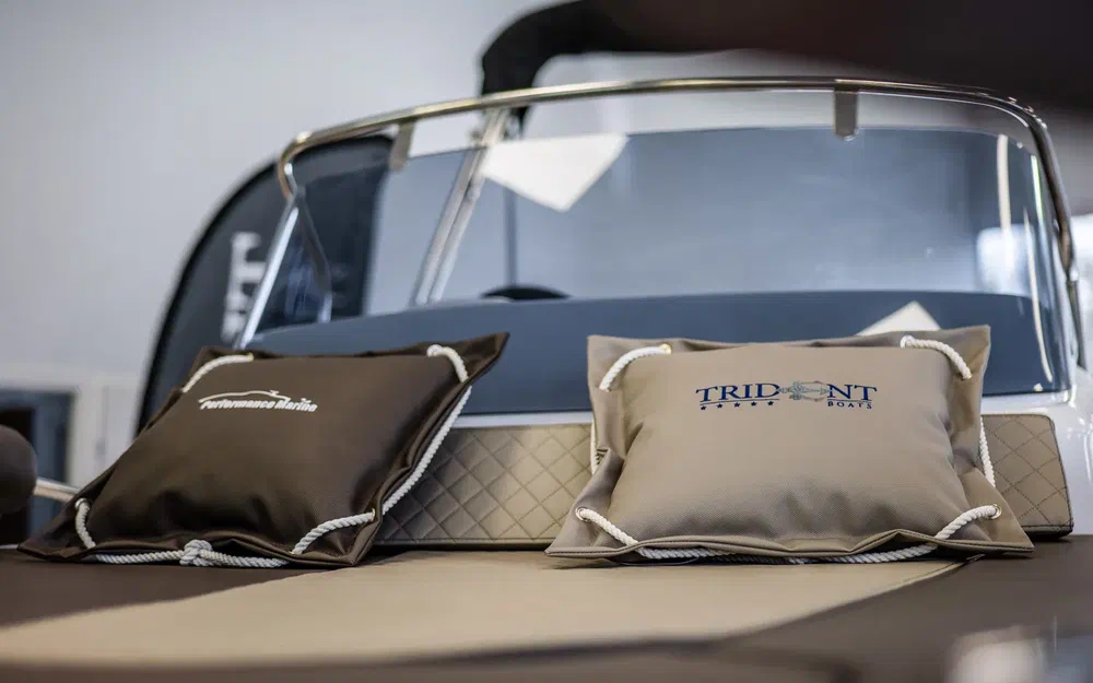 slider 13 Trident Marine 530 SUNDECK