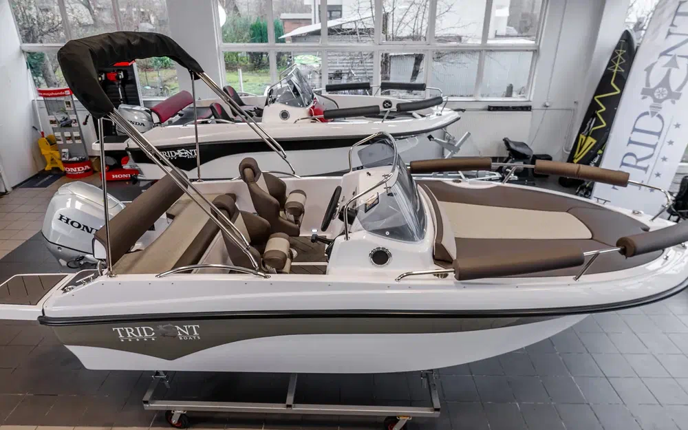 slider 3 Trident Marine 530 SUNDECK