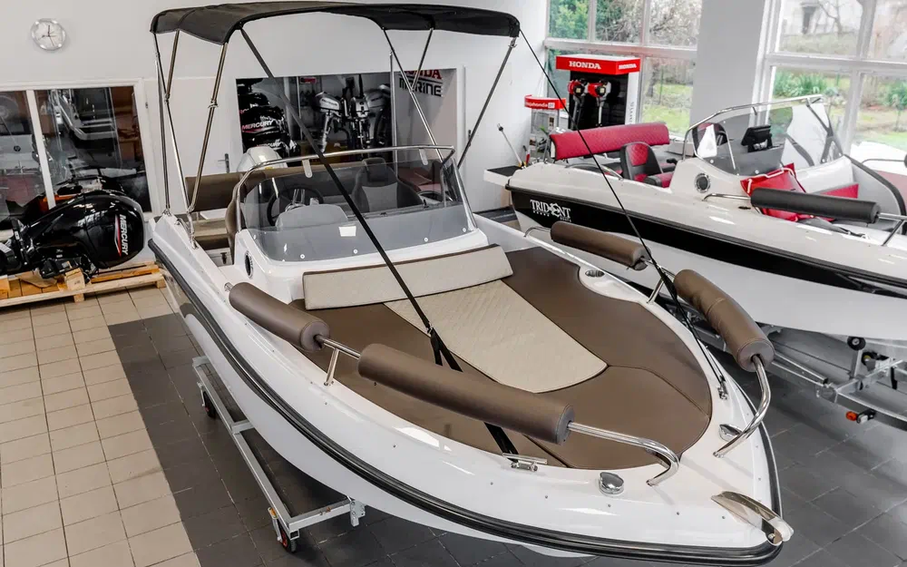 slider 4 Trident Marine 530 SUNDECK