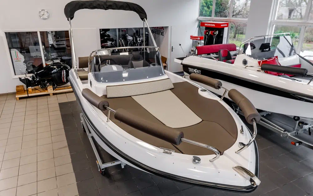 slider 5 Trident Marine 530 SUNDECK