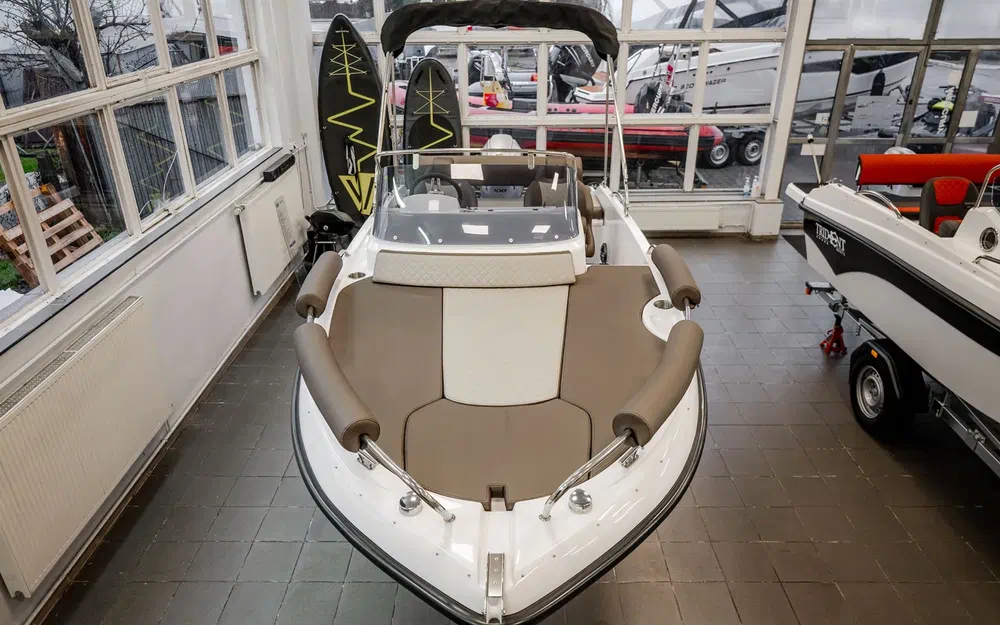 slider 6 Trident Marine 530 SUNDECK