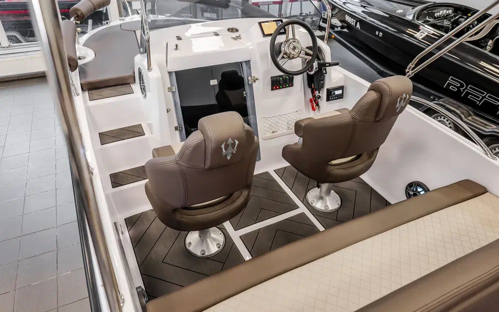 slider 7 Trident Marine 530 SUNDECK