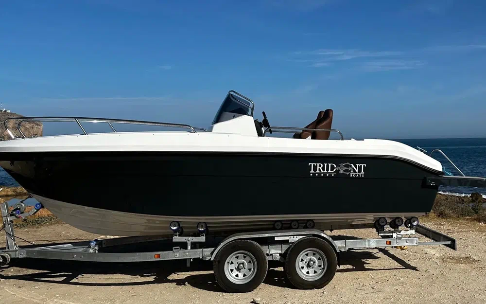 slider 13 Trident Marine 630 OPEN