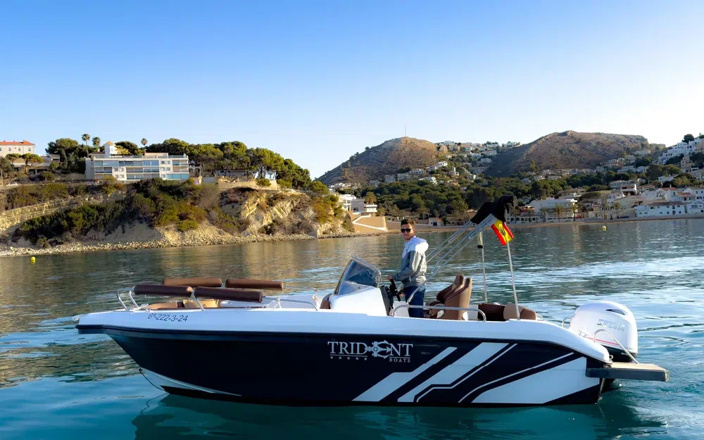 slider 2 Trident Marine 630 OPEN