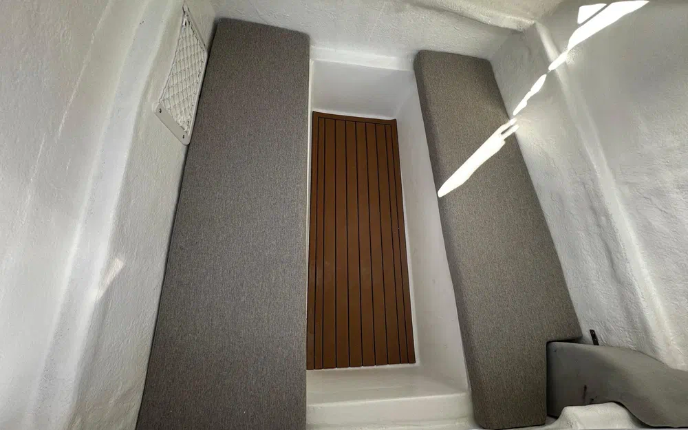 slider 14 Trident Marine 630 OPEN