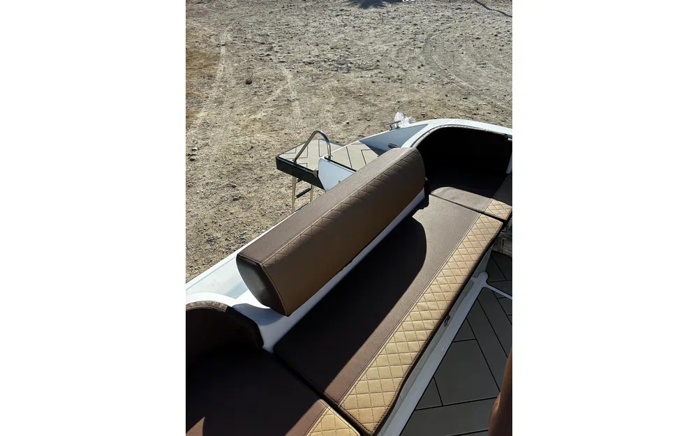 slider 6 Trident Marine 630 OPEN