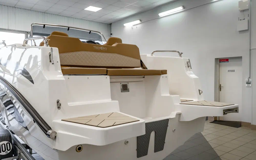 slider 18 Trident Marine 640 SUNDECK