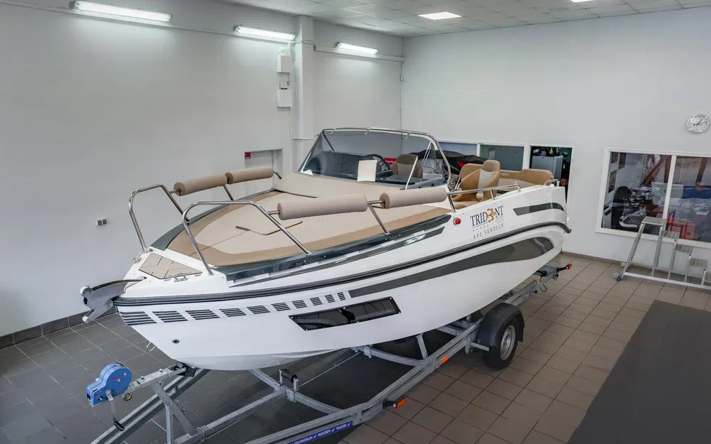 slider 1 Trident Marine 640 SUNDECK