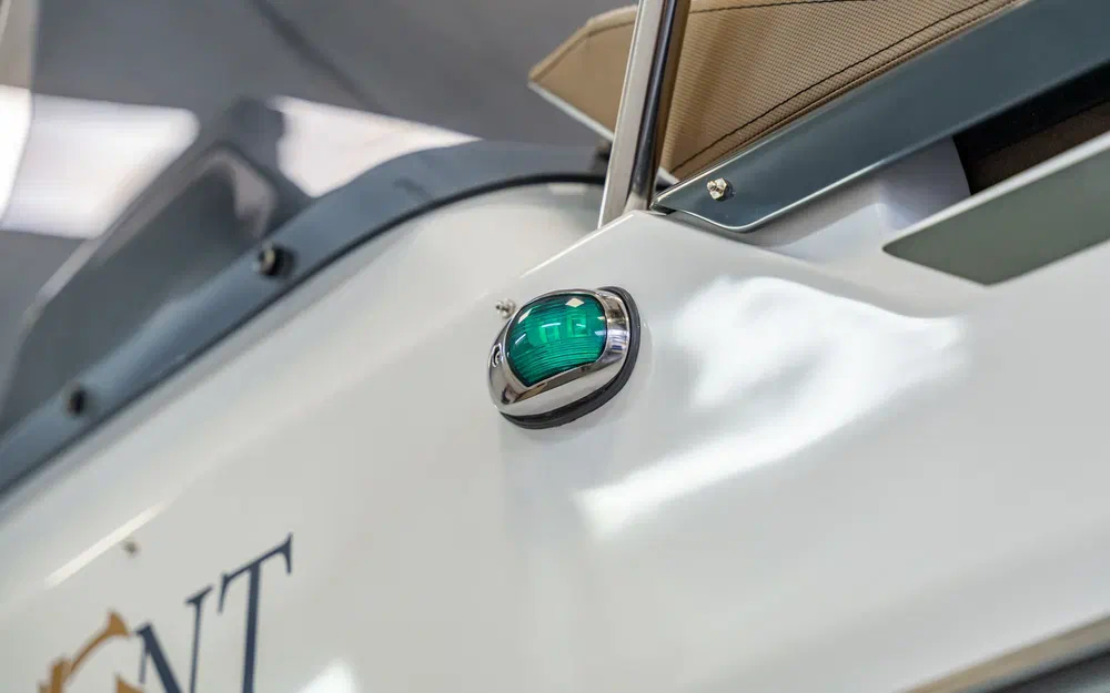 slider 31 Trident Marine 640 SUNDECK