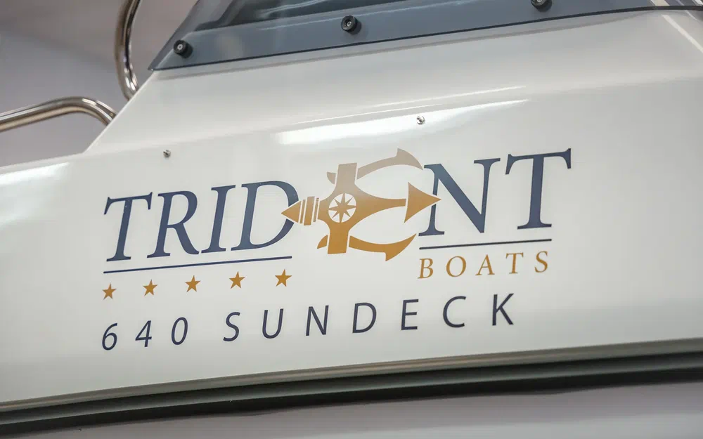 slider 32 Trident Marine 640 SUNDECK