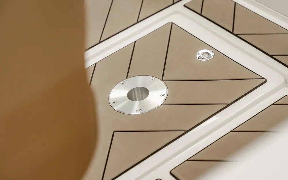 slider 8 Trident Marine 640 SUNDECK