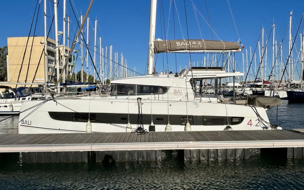 slider 17 Catana Bali 4.2