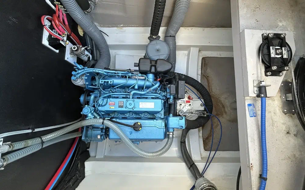 slider 18 Catana Bali 4.2