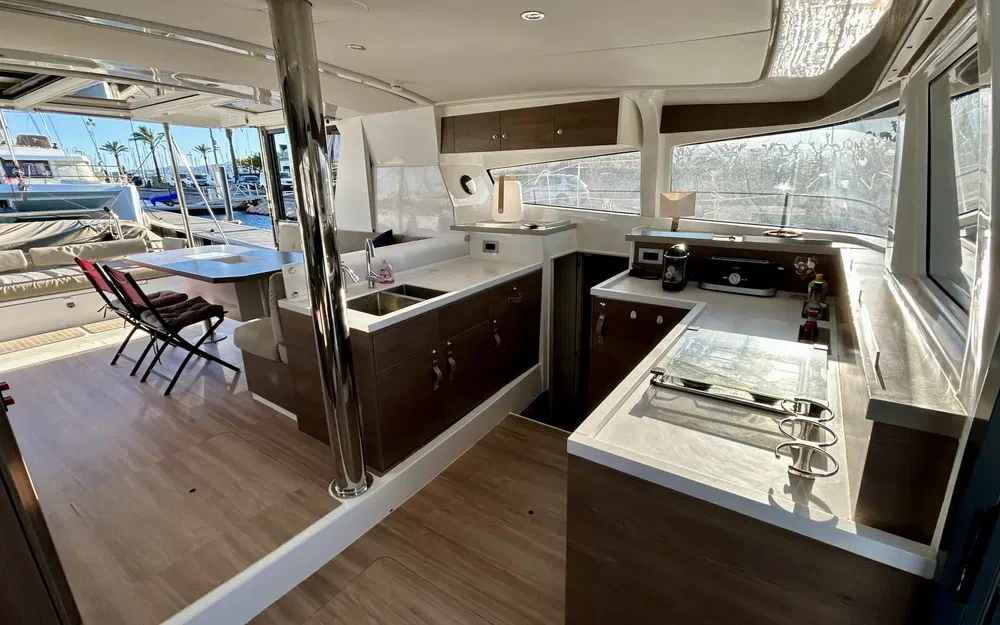 slider 6 Catana Bali 4.2